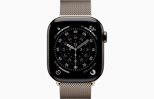 Apple Watch S11 46mm Natural Titanium / Natural Milanese loop S/M