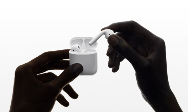 Наушники Apple AirPods 2 в зарядном футляре, белый